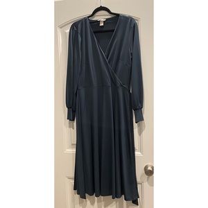 H&M Emerald Green Long Sleeve Tea Length Dress